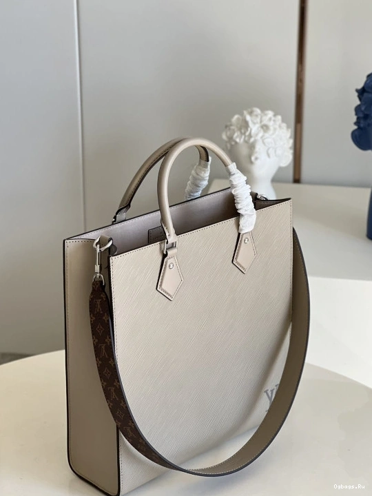 PETIT LOUIS VUITTON SAC PLAT 0226